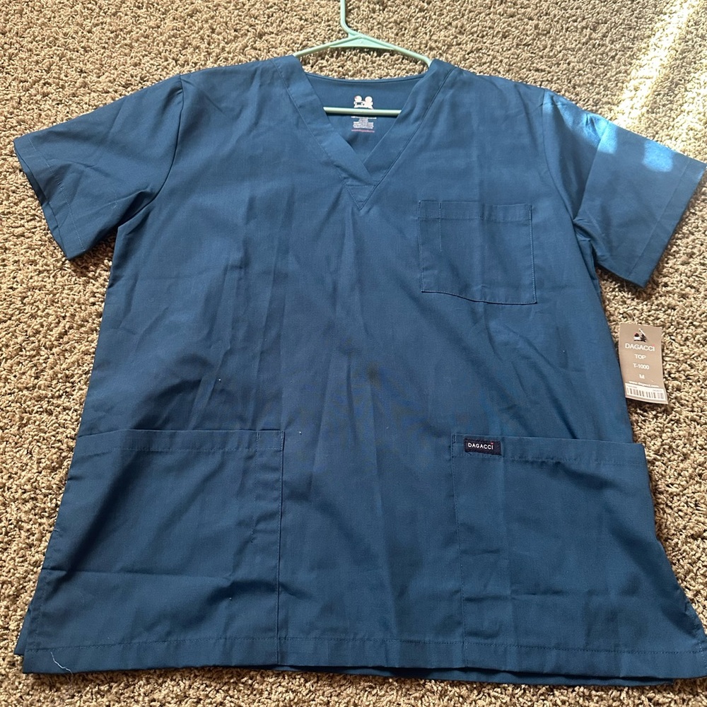 Never worn Dagacci Scrub Set